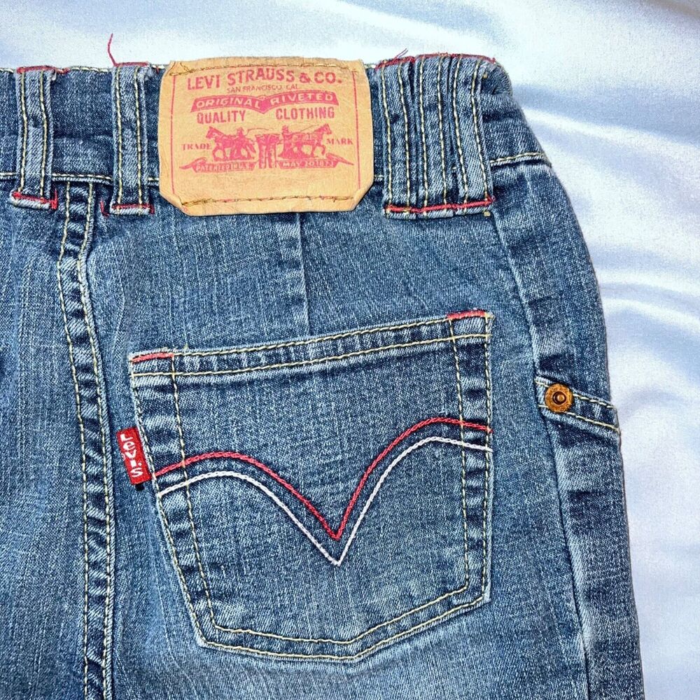 Vintage Levis Girls Capri Denim Blue Jeans Pants Rolled Cuffs Mid Wash Size 10 - Picture 7 of 9